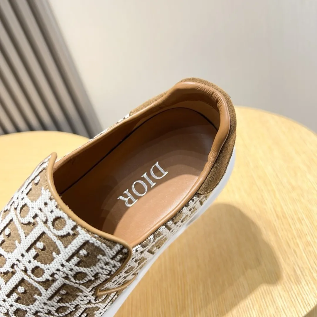 Men's men's shoes💰P380💰[DIOR] Dior's new slip-on shoes🆕Exclusive hot-selling items✨Very comfortable on the feet, fine workmanship Material: Original fabric➕High-quality sheepskin lining + original wear-resistant outsole👍🏻Features: High-end and comfortable, purely handmade to create the perfect shoe that suits you best. Number of yards: 38–45